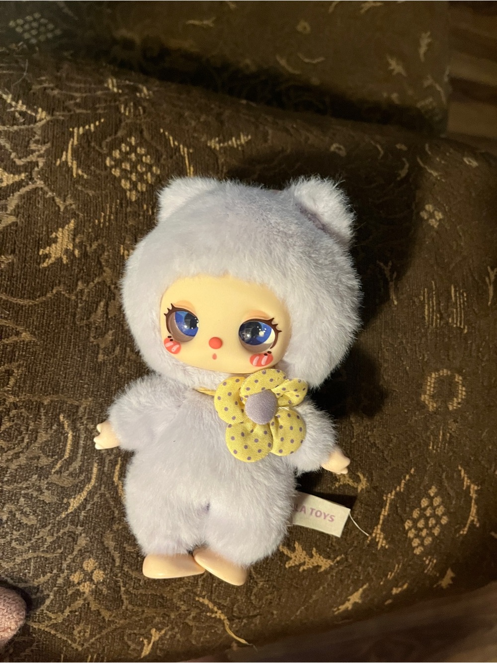 Liila Lucky Cat purple toy figurine